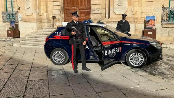 In giro per le strade di Scicli con un’ascia in mano, bloccato dai carabinieri