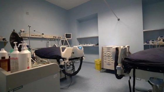Coronavirus Napoli, morto un uomo di 74 anni. Al Loreto Mare già occupati i 10 posti di  terapia intensiva