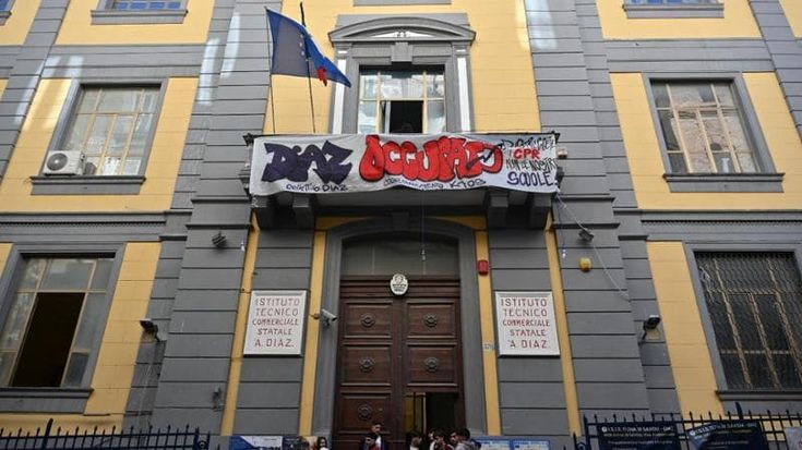 Scuola, occupati altri cinque istituti: “Rete con la Francia”