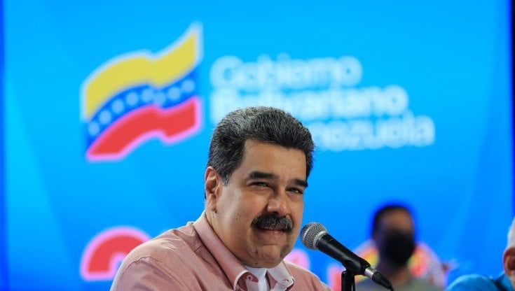 Venezuela, liberati due detenuti Usa. La mossa distensiva di Maduro per aprire un canale con Washington sul petrolio