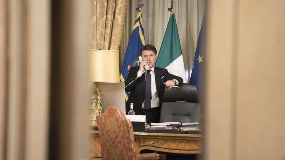Manovra, Conte: "Guardiamo con fiducia al futuro". Ma la Cisl la boccia: "Insufficiente"