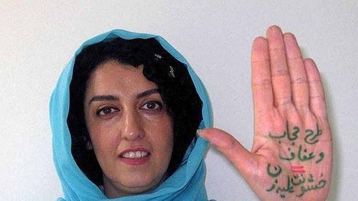 Iran, la Premio Nobel per la pace Narges Mohammadi ricoverata dopo il carcere in gravi condizioni