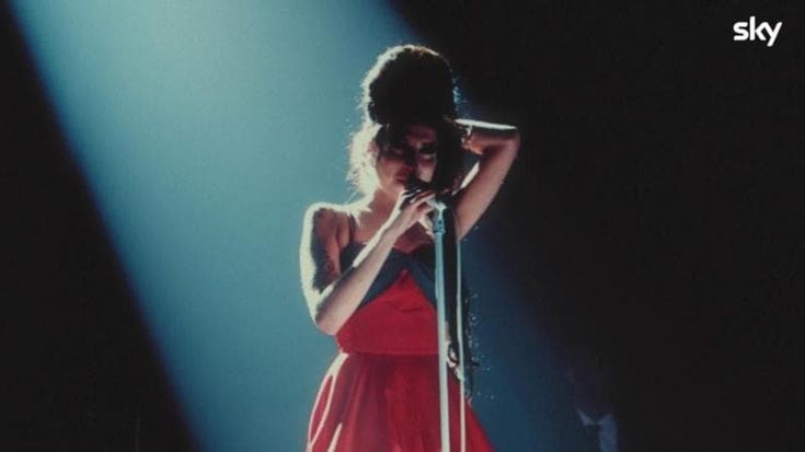 Amy Winehouse, l’anima ribelle in bilico tra magia e dramma