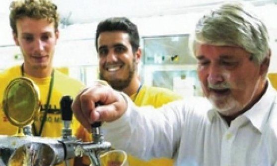 Emiliano padrino dei precari: "La Buona scuola fa soffrire, per voi affitti e treni scontati"