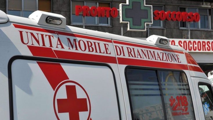 Livorno, un operaio muore cadendo da un solaio 