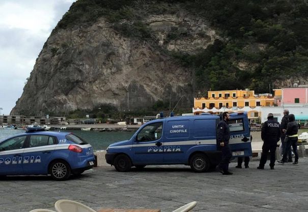 Ischia, arriva la Merkel. Tra gli addetti alla sicurezza, il cane Freya 