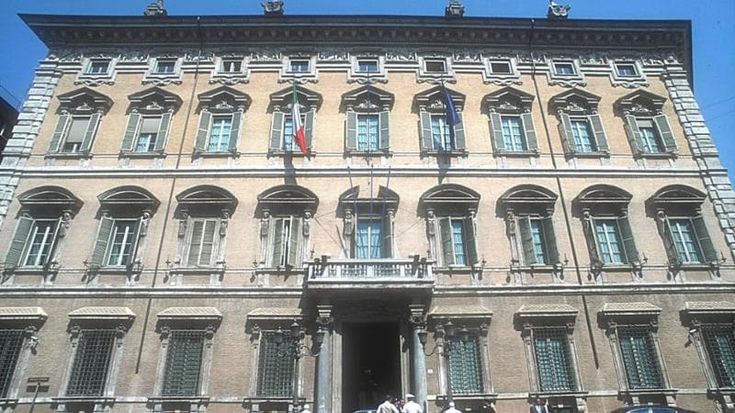 “Violenza in ufficio al Senato”. Imprenditrice denuncia parlamentare di Forza Italia