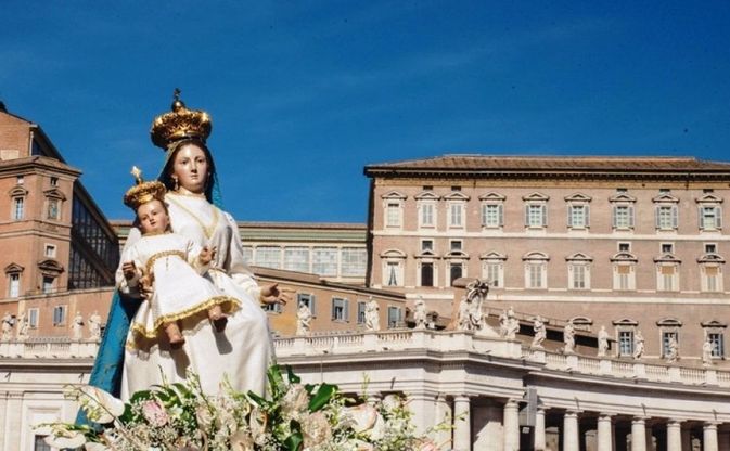 La statua compie 100 anni: festa in piazza San Pietro con Papa Francesco 
