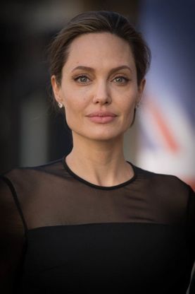 Londra, l'ambasciatrice per la pace: Angelia Jolie incontra  60 ministri della Difesa