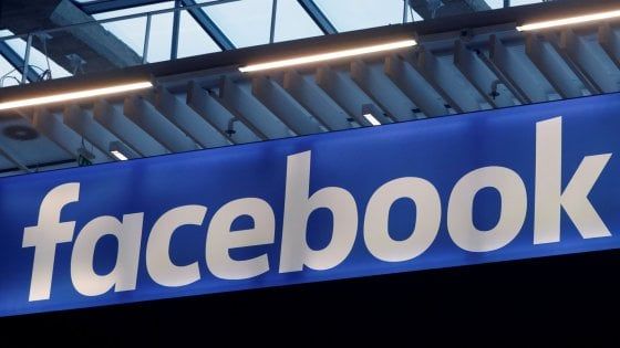 Facebook punta sull’hardware: un dispositivo per videochiamare e uno smart speaker