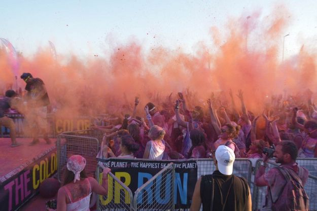 Color Run, la corsa della vernice invade Ostia