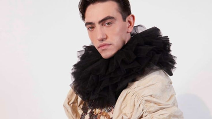 Michele Bravi: “La mia commedia musicale per raccontare la quotidianità sbagliata”