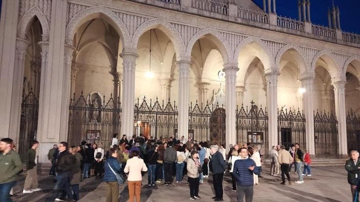 Biella, lo storico Barbero fa il tutto esaurito al Duomo: altoparlanti per chi è fuori dalla chiesa