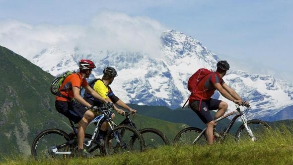 Motore turismo, la seconda vita delle montagne dopo l’inverno: vale oltre sei miliardi di euro