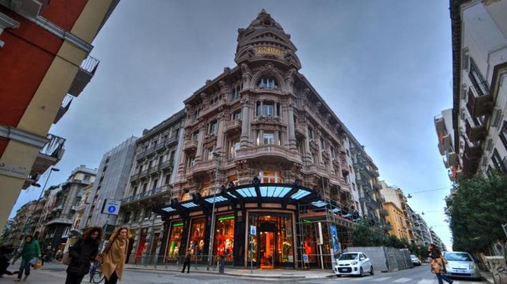 Palazzo Mincuzzi e il dopo Benetton: ipotesi galleria del lusso e caffetteria a Bari