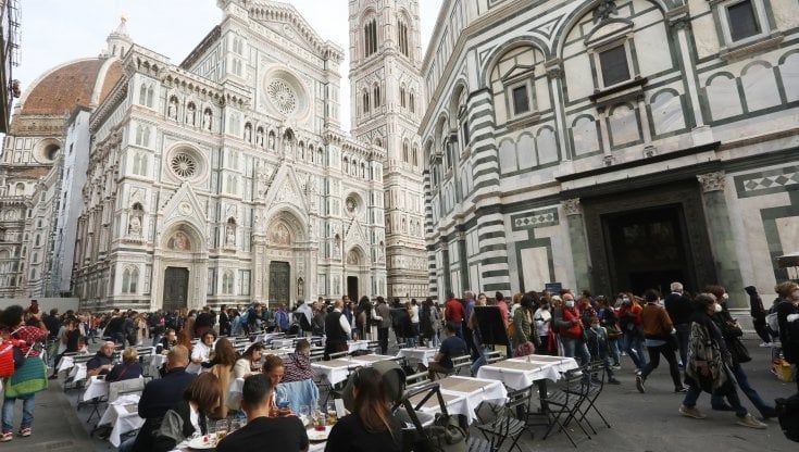 Firenze, varato il piano per i tavolini: più vincoli sugli spazi