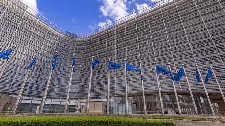 Ucraina, lo scandalo corruzione imbarazza l’Ue: “Un ostacolo nel processo di adesione”