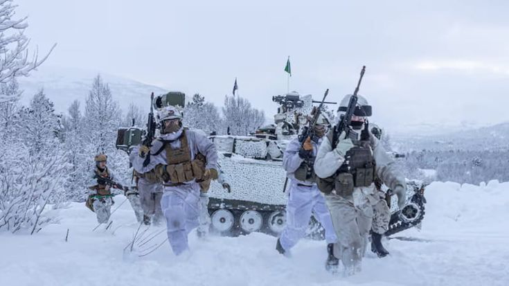 Marines americani, che figuraccia: alle esercitazioni Nato con gli scarponi rotti