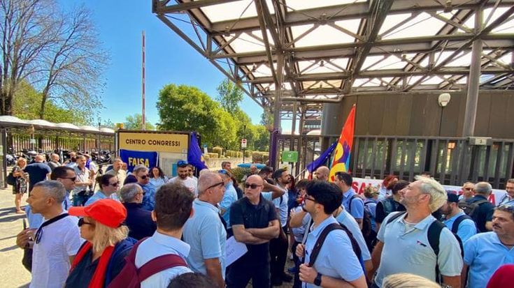 Aggressione ad autista Tper, presidio e sciopero: “Attacchi ormai quotidiani, serve sicurezza”