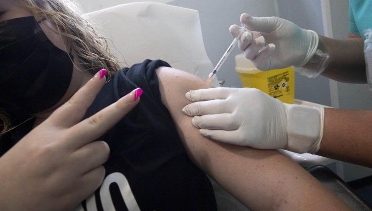 Obbligo vaccino per gli over 50, ecco le sanzioni: da 100 euro "una tantum" a 1.500 euro. Polemiche sul consenso informato