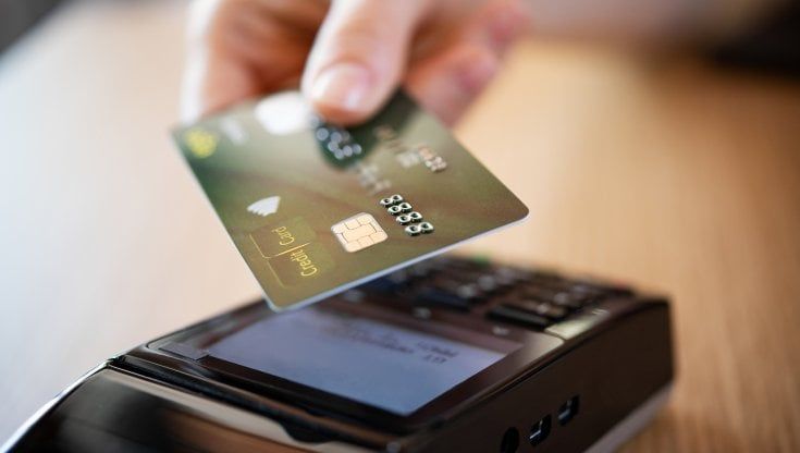 Pagamenti digitali, crescita record: raddoppiano quelli con smartphone