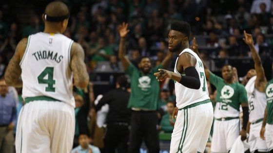 Basket, play off Nba: Thomas trascina Boston, Utah elimina i Clippers