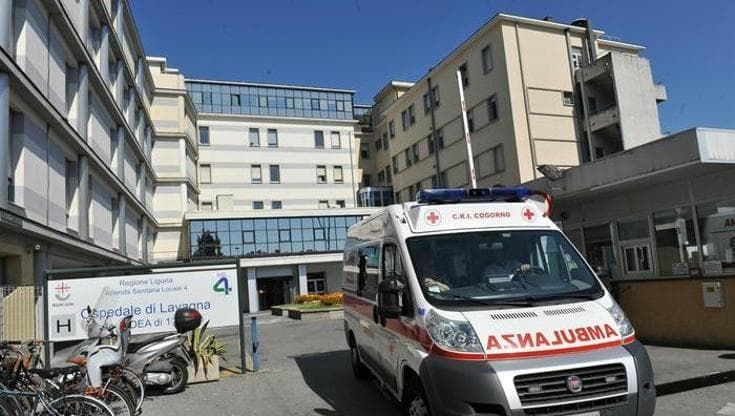 Sedavano i ricoverati per riposare durante il turno: due infermiere interdette dalla professione