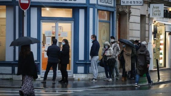 Coronavirus, massima allerta in Francia: più di 20mila positivi in 24 ore