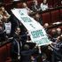 Legittima difesa, tempi più lenti per un errore sulle coperture. I sospetti di un sabotaggio politico dei 5Stelle