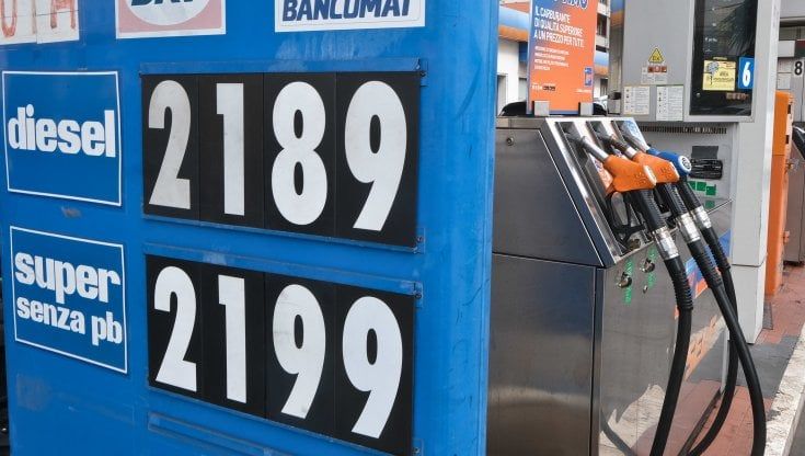 Il governo studia il “taglia bollette”: un tetto ai prezzi di gas ed energia