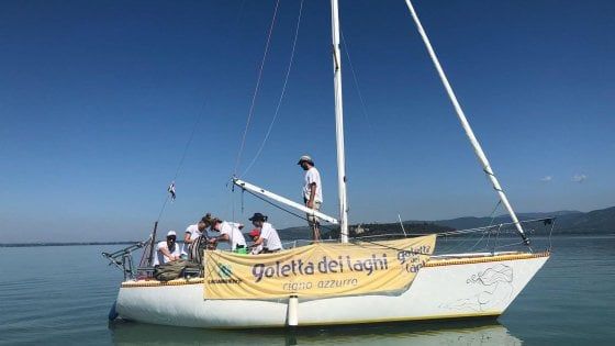 Non solo mare, la plastica avvelena anche i laghi