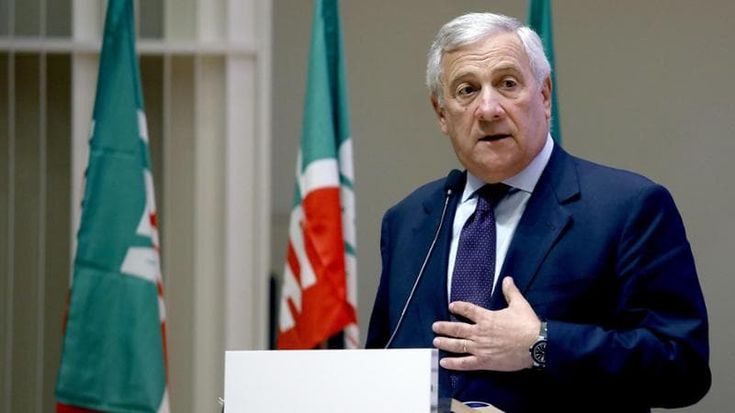 Cittadinanza, la proposta di Tajani: due anni di sconto ai nati in Italia, ma apre anche a chi è nato all’estero