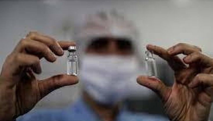 Anziani, terza dose e vaccino antinfluenza saranno dati insieme