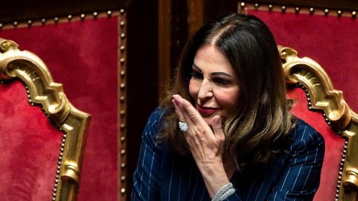 Chat e mail dei parlamentari vanno autorizzate: sulle inchieste Dell’Utri e Santanchè gli effetti della sentenza della Consulta su Renzi