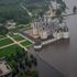Maltempo in Francia, nella Loira il castello di Chambord circondato dall'acqua