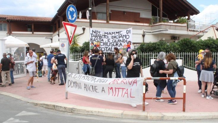 Ilva, l'ora dei risarcimenti: 5mila euro a testa a centinaiai di operai e abitanti del Tamburi. "Simbolici ma non troppo, tutti abbiamo avuto un danno"