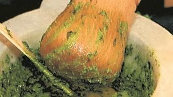 Santa Margherita, alla gara di pesto al mortaio anche sindaci e i comandanti di carabinieri e finanza
