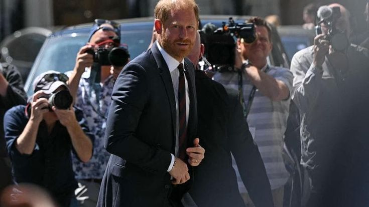 Harry e Elton John perdono la causa contro l’editore del Daily Mail. “Non fu spionaggio”