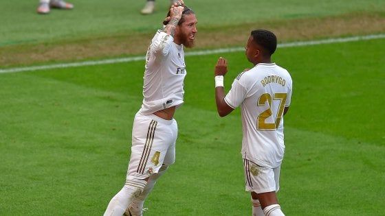Liga: ancora un rigore di Ramos, il Real Madrid vince a Bilbao. Il Barcellona tiene il passo