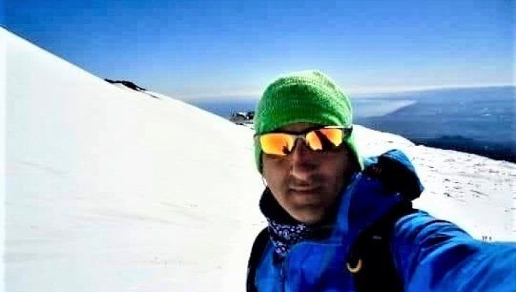 Morire da soccorritore: salva un escursionista ma cede al gelo dell’Etna
