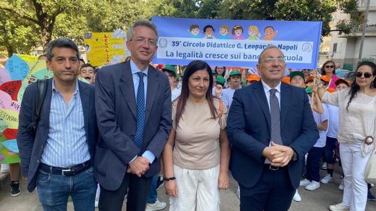 Fuorigrotta, dopo gli spari i bambini si riprendono piazza Italia