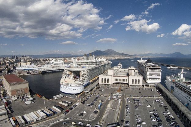 Stazione marittima, Delrio annuncia l'apertura della stazione di Afragola e il dragaggio del Porto di Napoli