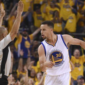 Basket, play-off Nba: Warriors e Thunder travolgenti, colpo Indiana