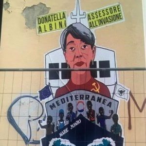 Brescia, murales dell'estrema destra contro la consigliera-medica della Mare Jonio