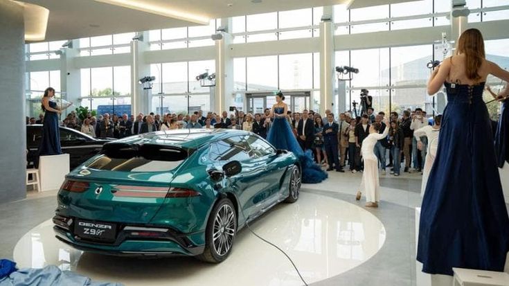 Denza, il marchio di lusso di Byd, inaugura a Bologna il primo showroom in Italia