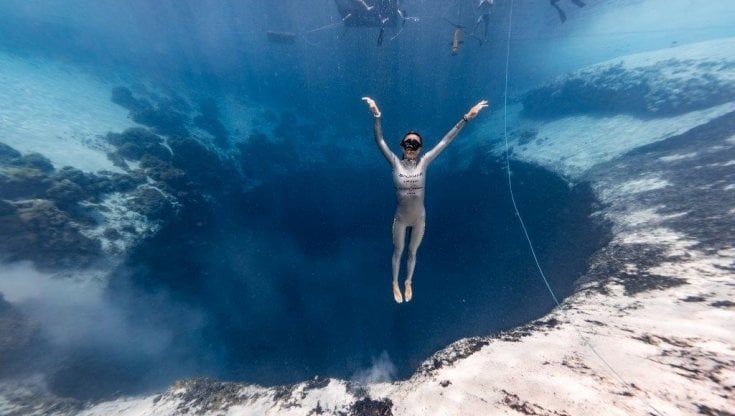 “I tre minuti da ubriaca nel blu degli abissi per il record in apnea"