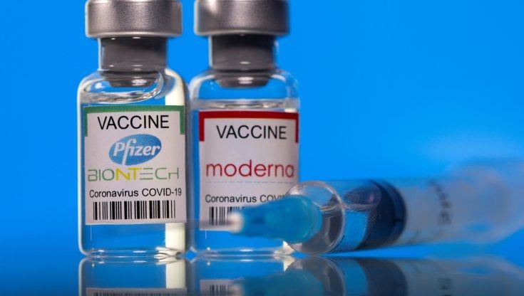 Vaccini, in Francia per Pfizer e Moderna sei mesi tra prima e seconda dose