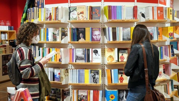 Romanzi a pedali, playlist e nuovi editori: i librai milanesi si reinventano