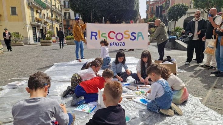 Campi Flegrei, con i laboratori creativi i bimbi dimenticano la paura. “Vivere qui nostro diritto”