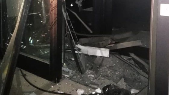 Assalto al bancomat con esplosivo nel Foggiano: danni ingenti e rumore avvertito in tutto il paese